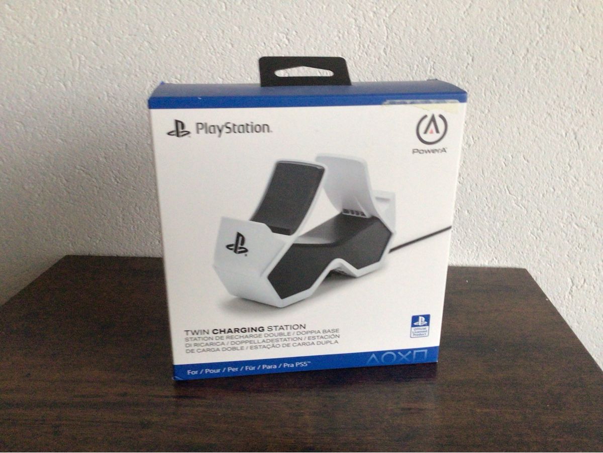 Sony Adapter & Kabel: Playstation 5 Dualsense Ladestation NEU/OVP und 1 Controller – Neu und originalverpackt aus Wangen b. Olten von MOMO80