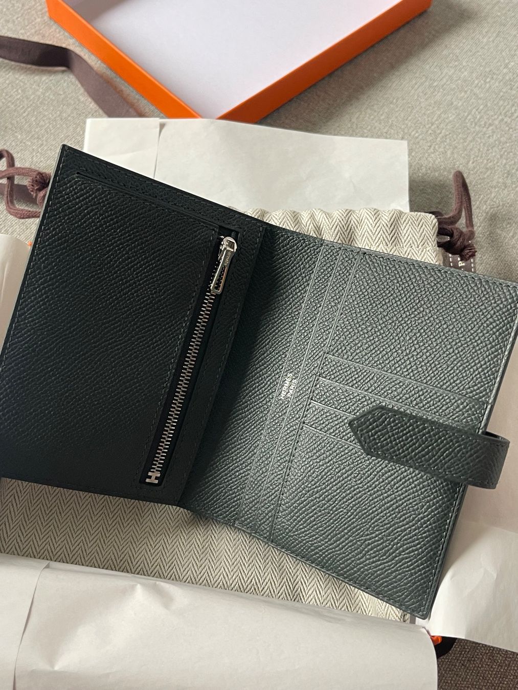 Hermès Portafogli: Hermès Portefeuille, Leder, nie benutzt mit Box – Nuovo e nell'imballaggio originale da Agra venduto da Milena_L 1