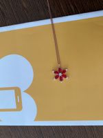 Rote Blume Halskette mit Zirkonia Steinen