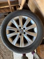 4 Winterräder auf originalen VW-Alufelgen, Nokian 235/55 R17