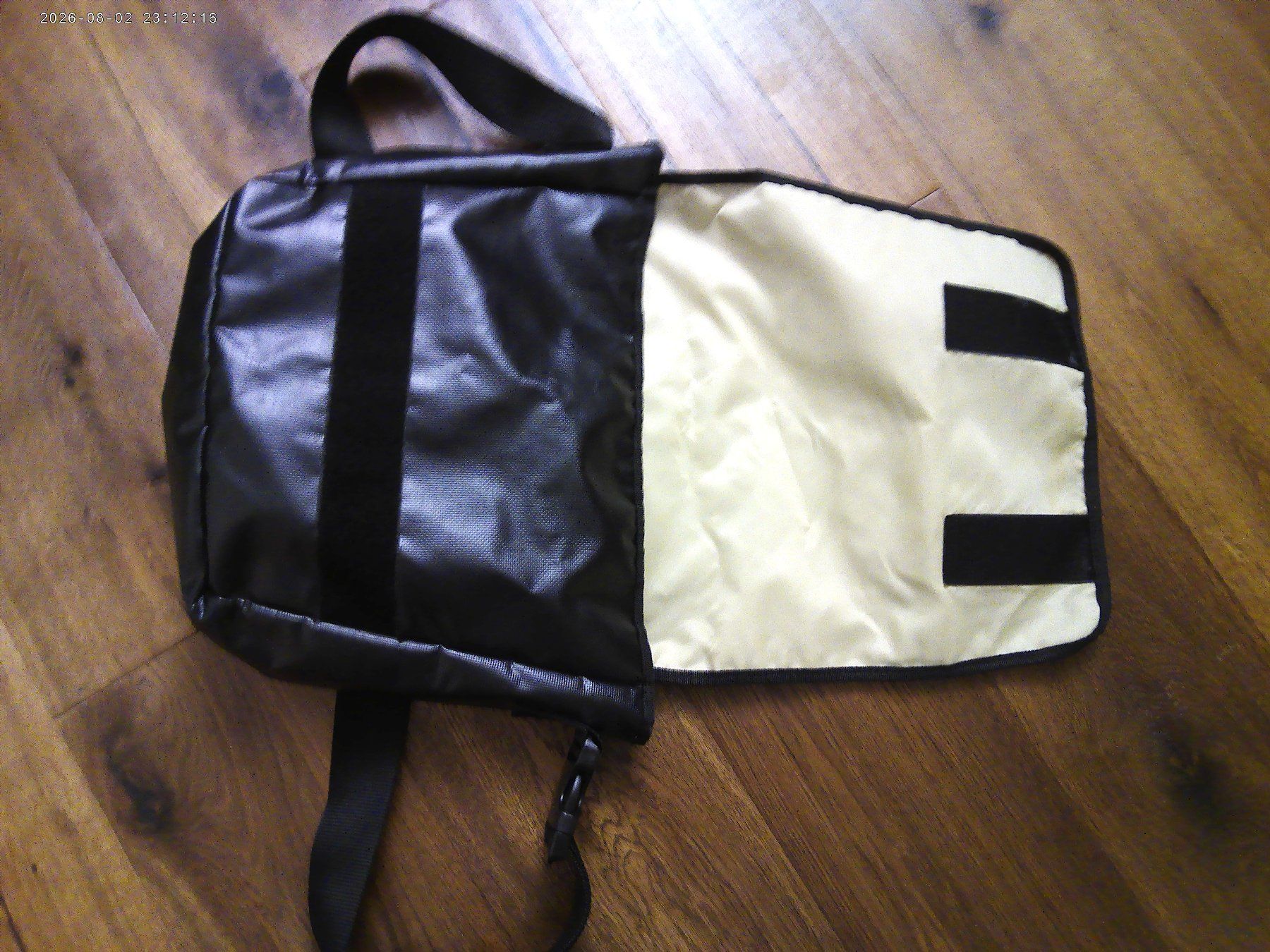 Taschen: Limitierte NZZ Tasche Sonderedition 2010 – Gebraucht aus Altendorf von zipfizaffi 7