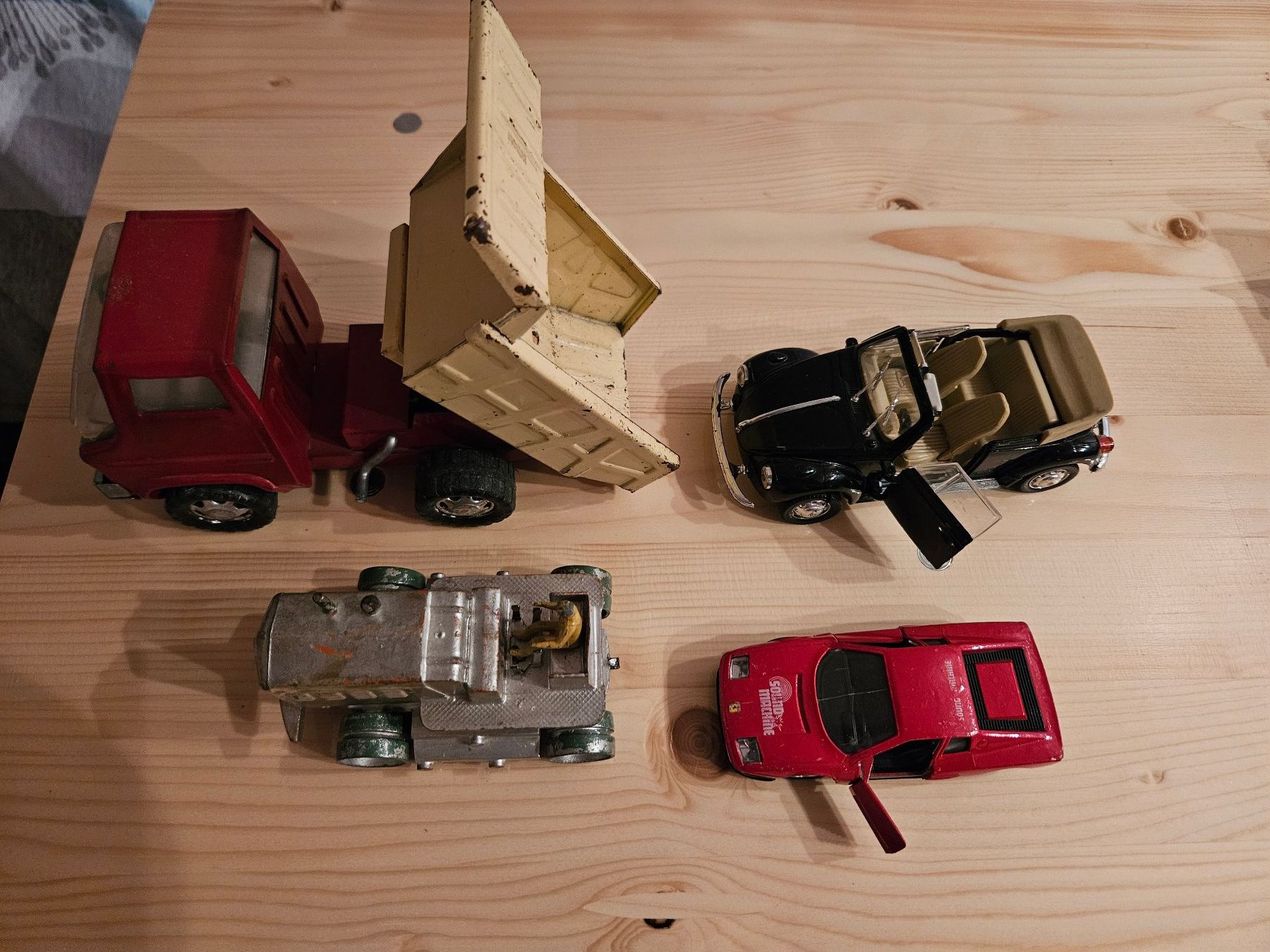 Modellautos: 4 tolle diverse Modellautos – Gebraucht aus Gattikon von balumogli 1