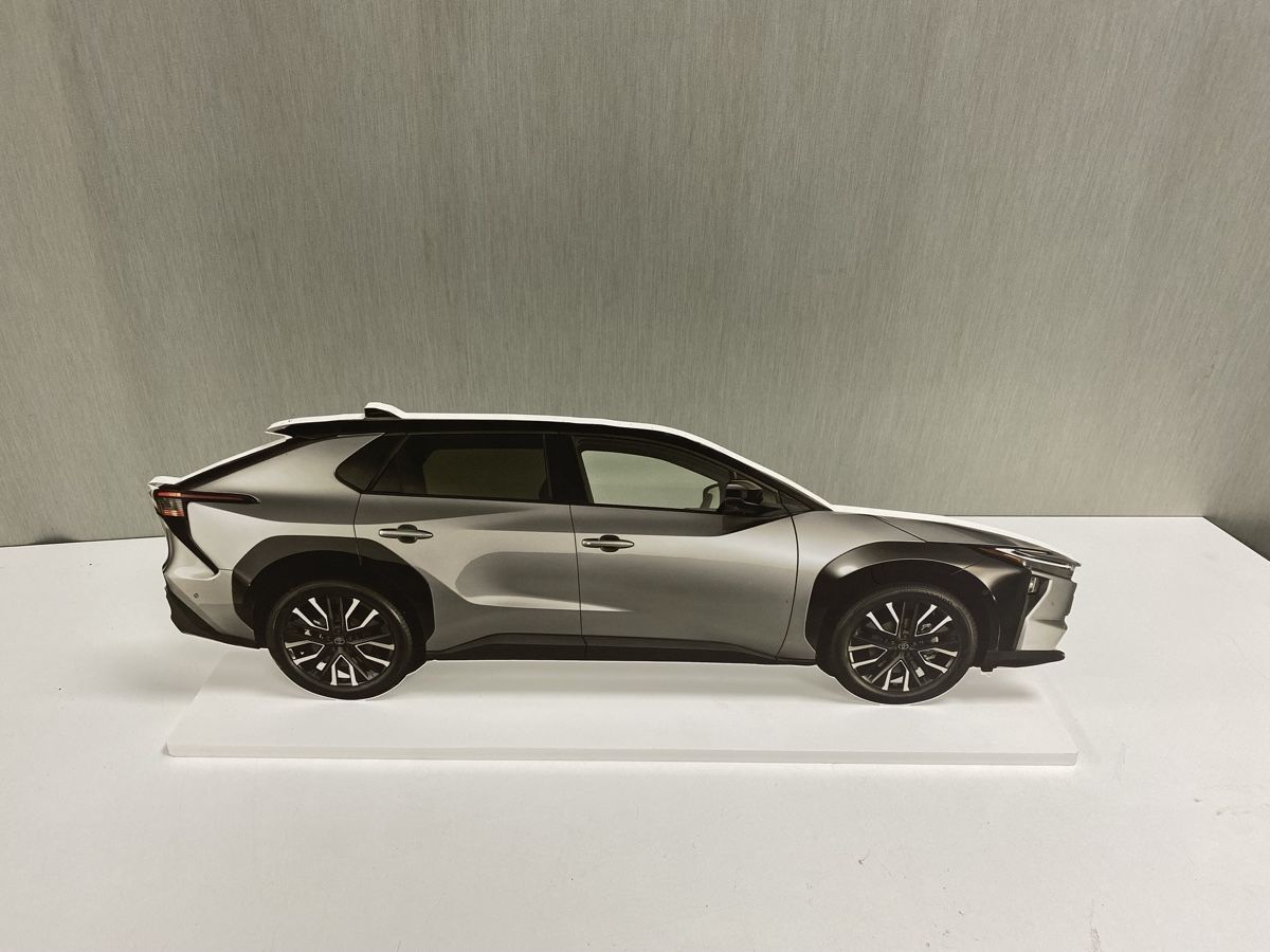 Toyota Modellini d'auto: Aufstellen Toyota BZ4X – Usato da Hägglingen venduto da kar_v9qf