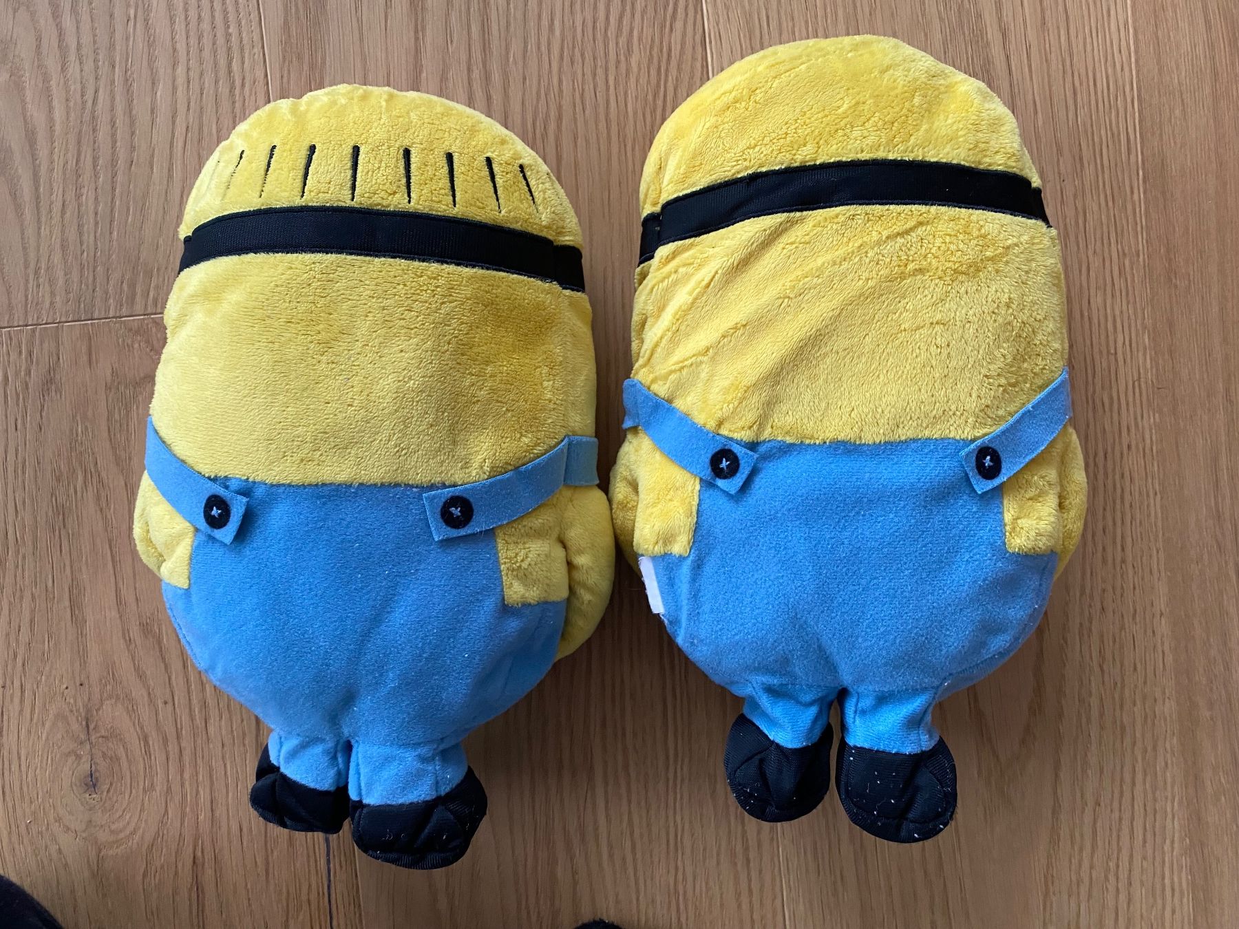 Giocattoli: 2x Plüsch Minion ca 30cm – Usato da Trachslau venduto da M_Schmid81 1