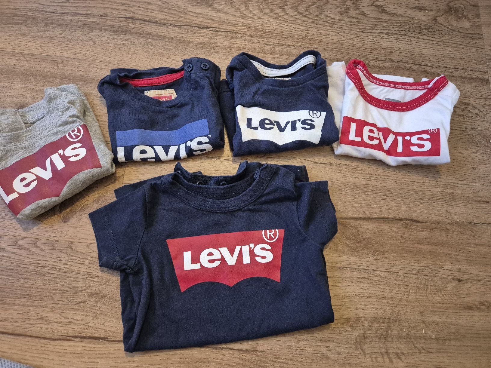 Tommy Hilfiger Lotti di vestiti: Kleiderpaket 50/56 – Usato da Urnäsch venduto da Sasali