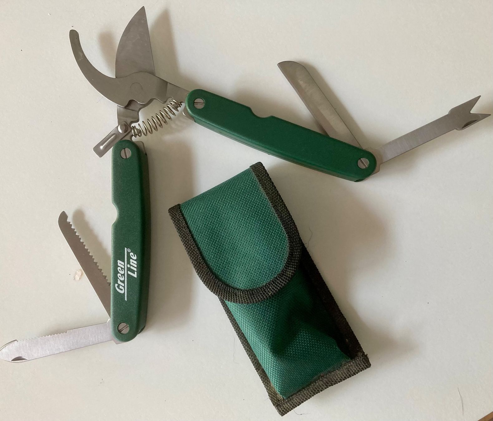 Couteaux de poche: Multitool-Sackmesser  Pfadi, Gärtner, Förster, Baumschulist – D'occasion à Rüegsauschachen par Andyalfredo