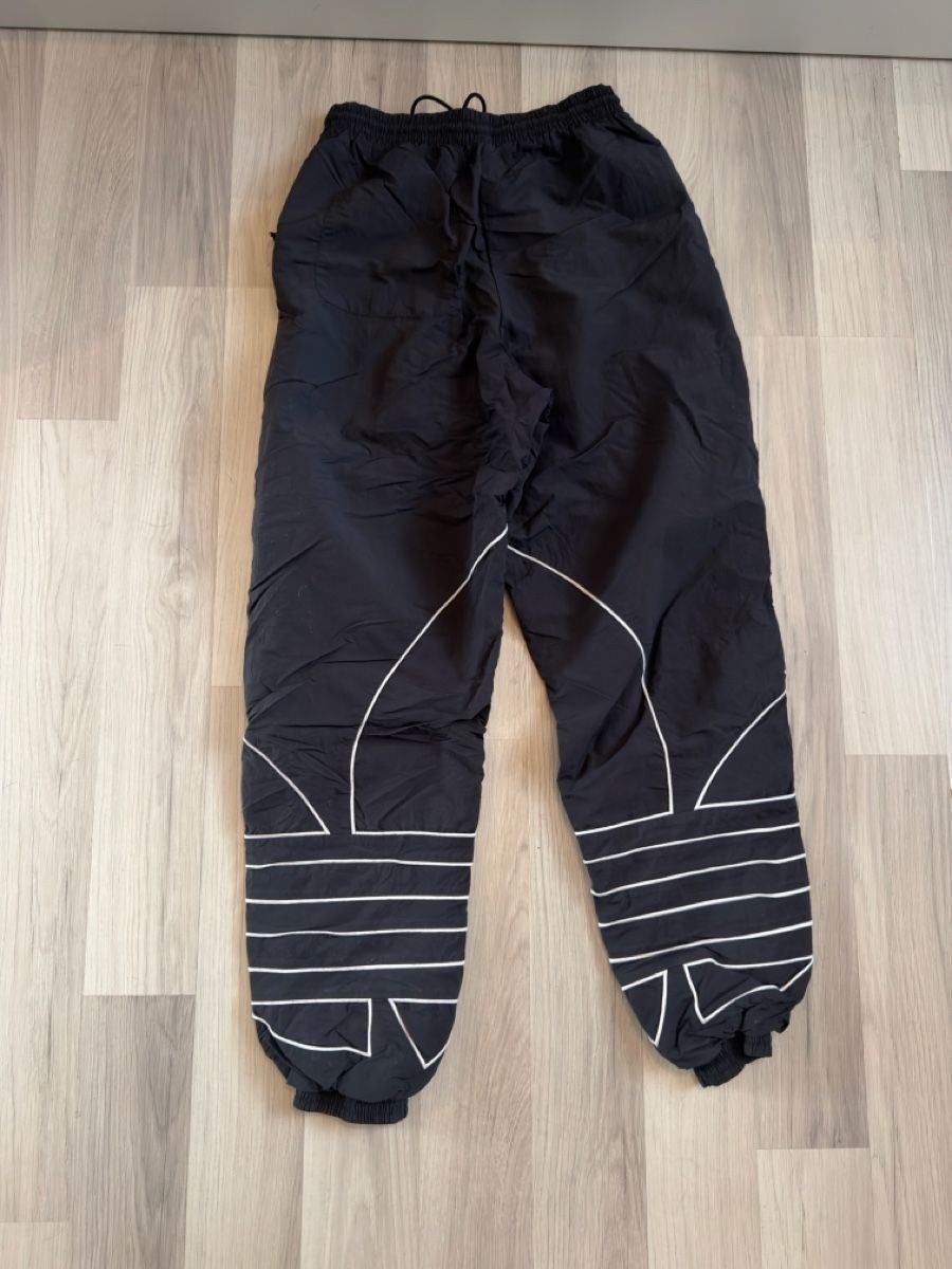 Adidas Pantaloni: Adidas Trainingshose – Usato da Davos Platz venduto da ang_m2dp 1