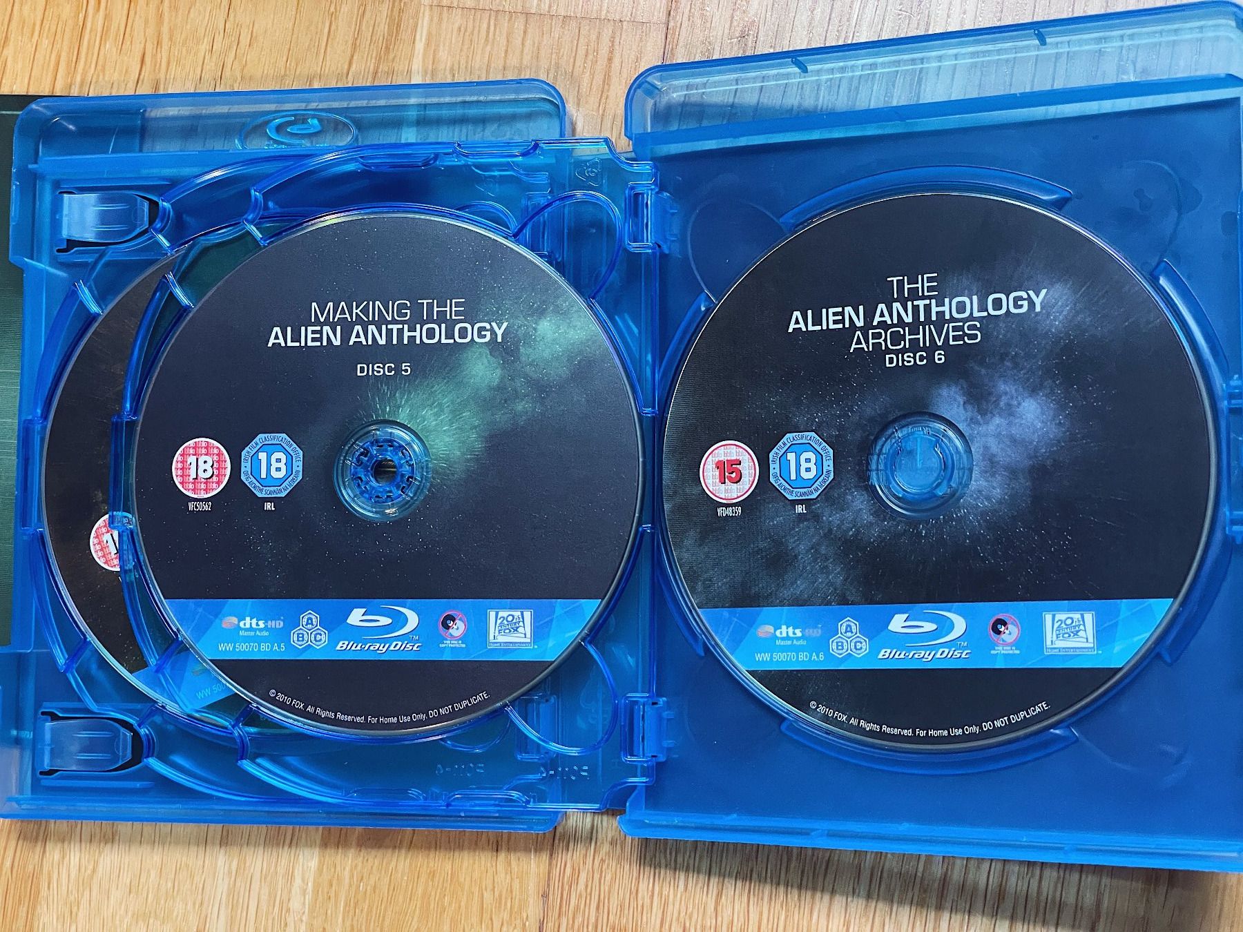 Alle DVDs: Alien Anthology 1 – 4 Blu-Ray Box 6 Discs – Gebraucht aus Adliswil von  4