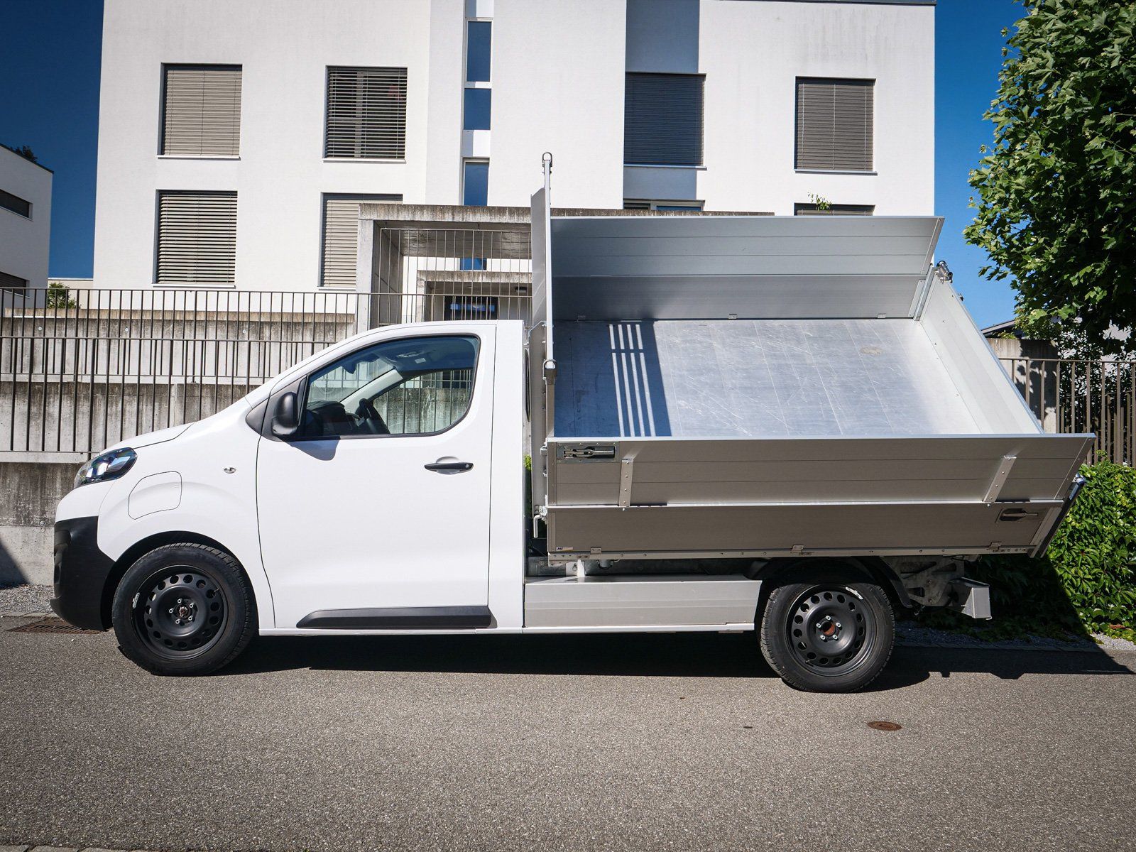 Citroën Nutzfahrzeuge: CITROEN e-Jumpy M Swiss Edition 75kWh (Plattform) – Neu und originalverpackt aus Wangen an der Aare von ArivaGmbH 7