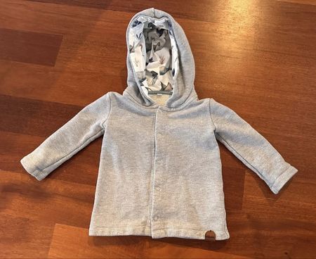 Grauer Kinder-Hoodie Gr. 92 mit speziellem Muster Top!