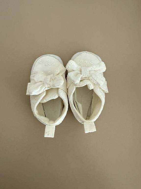 Chaussures garçon: Babyschuhe mit Schleifen  Grösse 20 – D'occasion à Bülach par SerenOcak 1