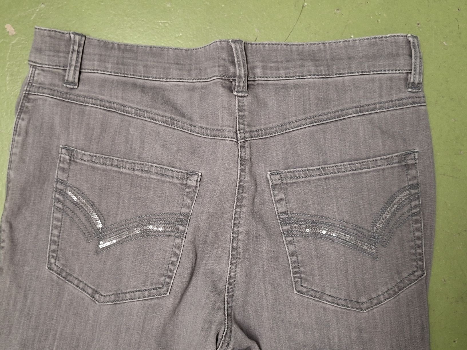 Jeans: graue Jeans – Usato da Niederglatt ZH venduto da Bobsli 1