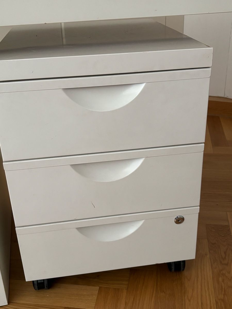 Schminktische: Schreibtisch/Schminktisch mit Korpus – Gebraucht aus Luzern von Qazwsx 5