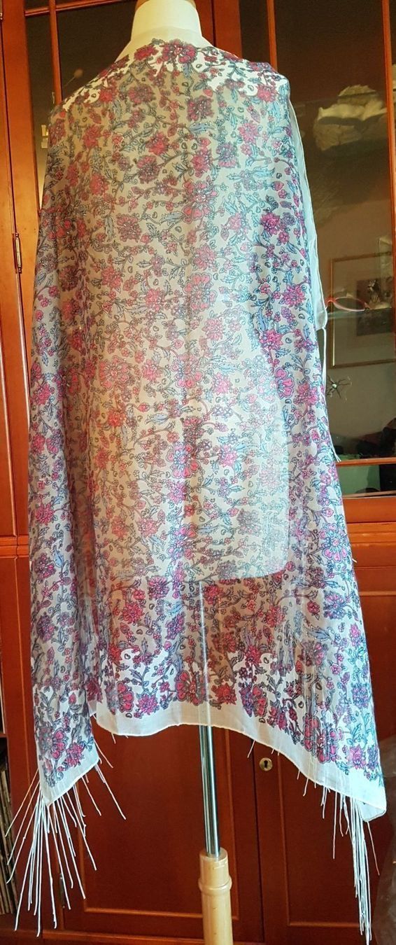 Foulard & Sciarpe: Foulard mit Blumenprint und Fransen – Usato da Oberengstringen venduto da Sheera7 3