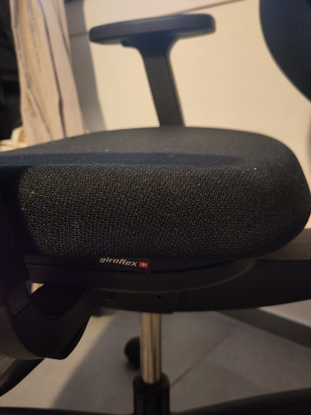 Giroflex Chaises: Giroflex Office Chair Black Used Condition – D'occasion à Münchenstein par Leo_Hofer 1