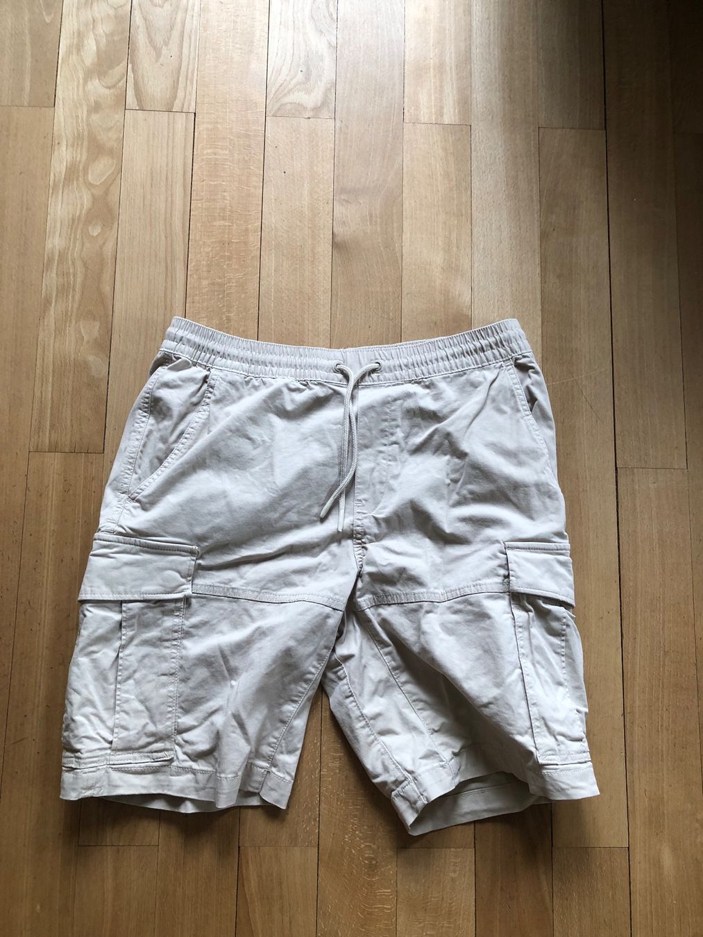 H&M Pantaloni: kurze Hose, beige Gummiband und Schnur – Usato da Hinwil venduto da dadalina76