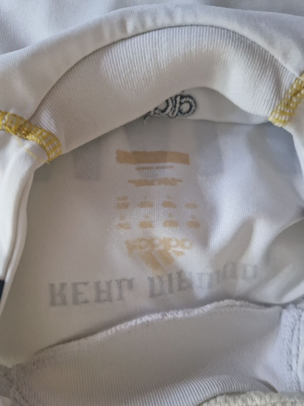 Real Madrid Canottiere & Pantaloni: Maillot Ronaldo Real Madrid 2009 – Usato da Les Acacias venduto da S.Vieira 3