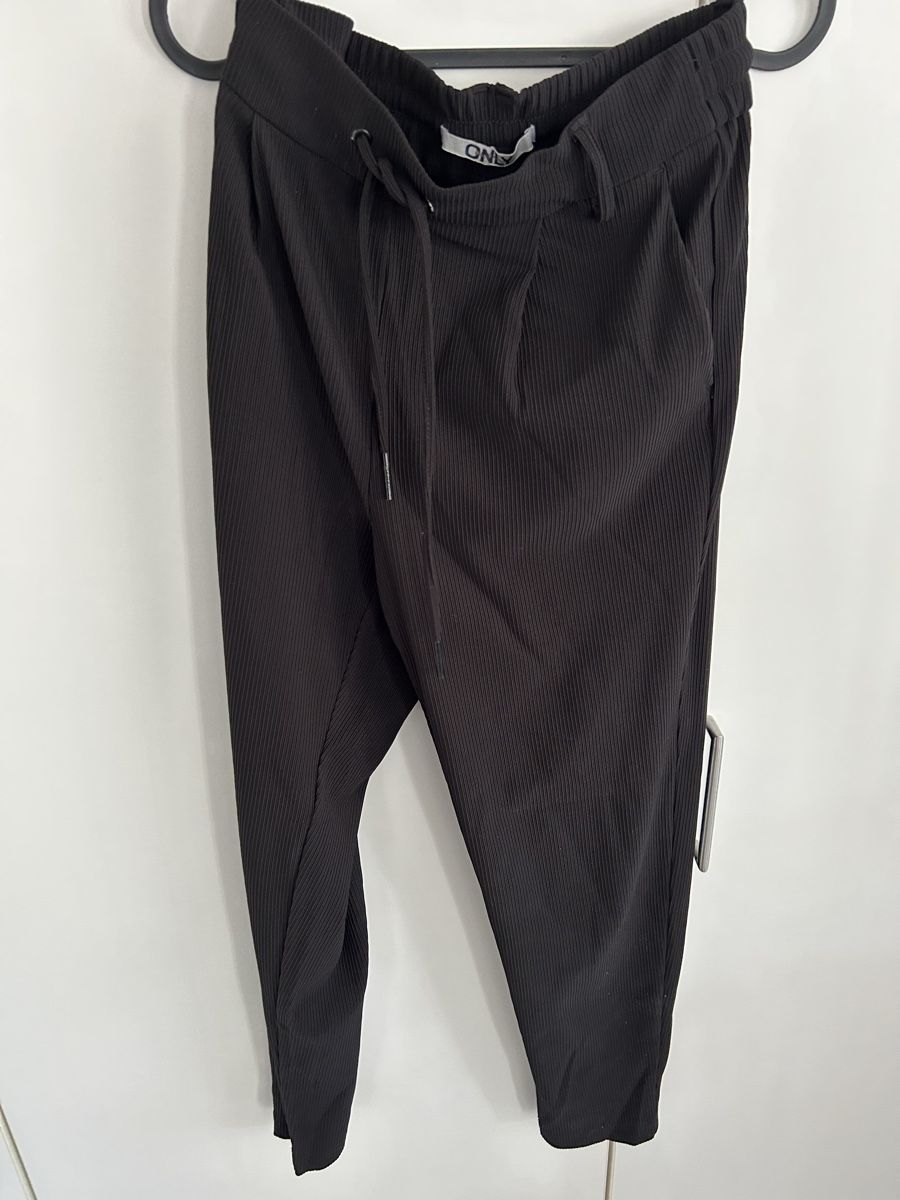 Pantaloni: Stoffhose – Usato da Merenschwand venduto da ___niggi___