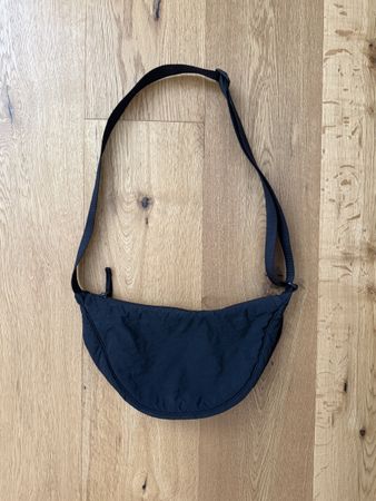 Uniqlo - Runde Mini Schultertasche