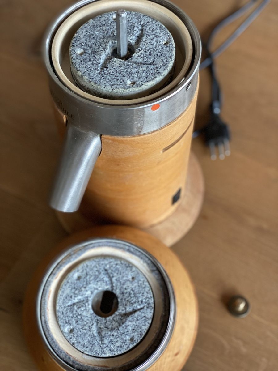 Küchengeräte: Salzburger Getreidemühle Original – Gebraucht aus Schneisingen von  7