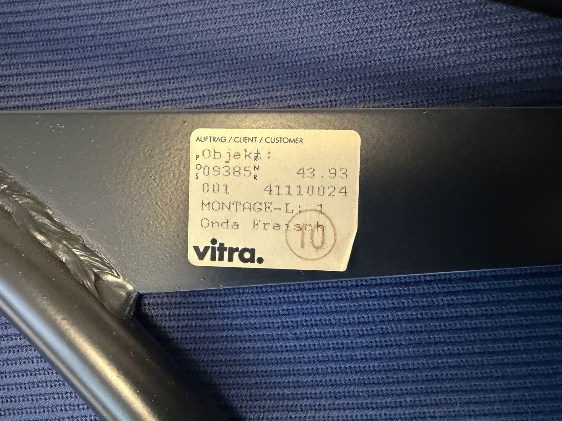 Tavoli: Weisser Tisch mit 4 Stühlen "Vitra" – Usato da Gebenstorf venduto da Nili1 1