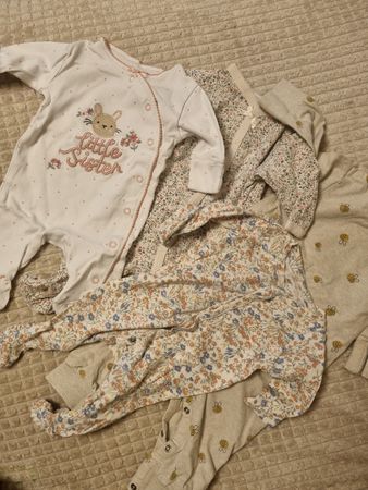 4 Baby Strampler Pyjama sehr guter Zustand Gr. 56-74