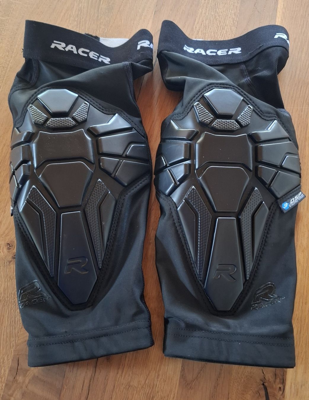 Protezioni & Imbottiture: Genouillères Racer Flexair – Nuovo (secondo la descrizione) da Châtel-sur-Montsalvens venduto da Sss4