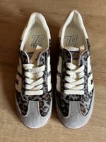 Back 70 Sneaker