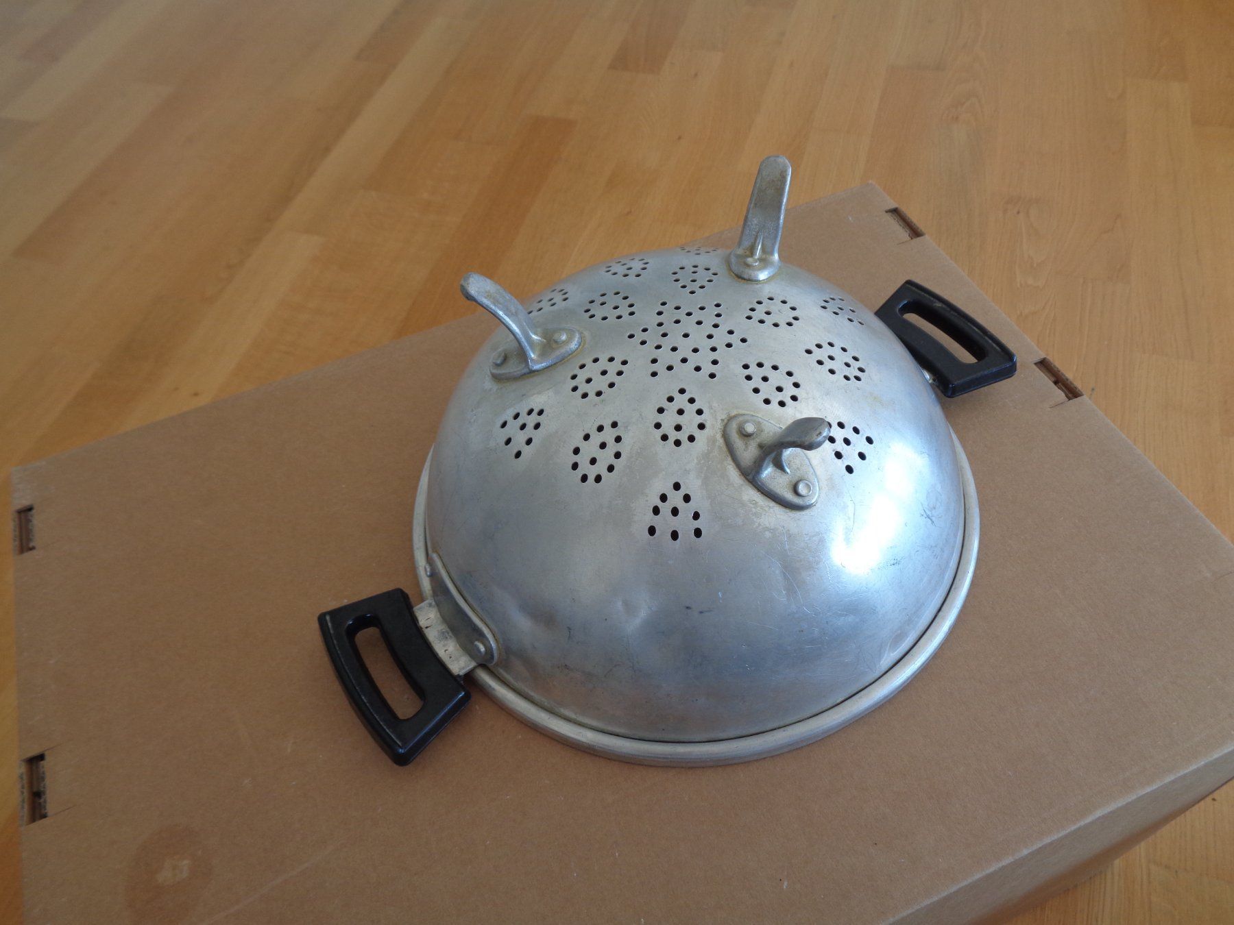 Elettrodomestici da cucina: Alu Sieb mit Füsschen antik – Usato da Hägglingen venduto da Orysen 2