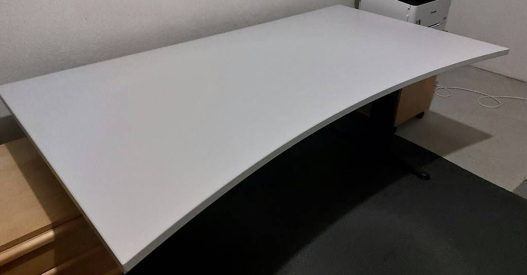 Scrivanie: Bureau de qualité professionnelle – Usato da Orbe venduto da TimMayle