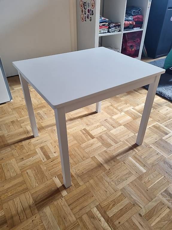 Tische: Petite Table blanche – Gebraucht aus Gland von Khazmur1 1