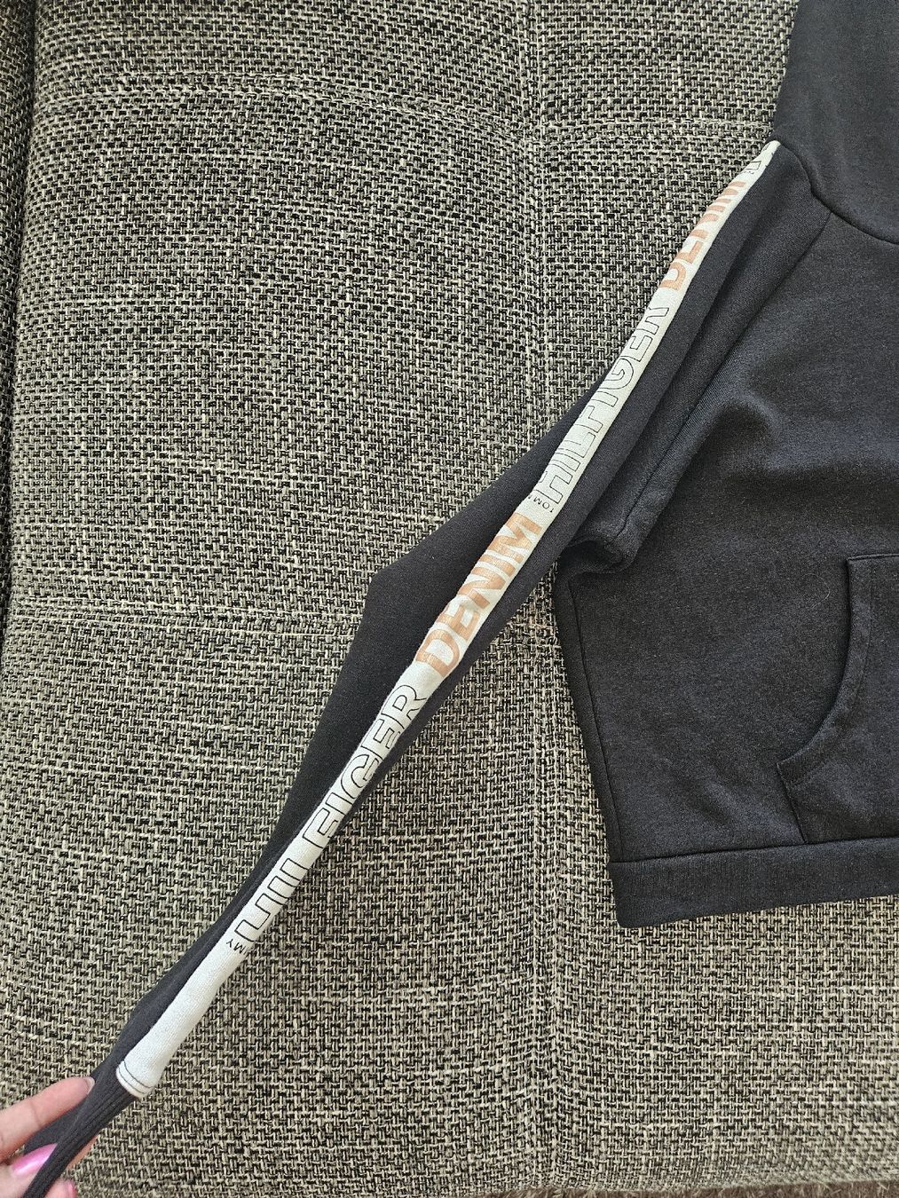 Tommy Hilfiger Pulls & Sweat-shirts: Tommy Hilfiger Denim Pullover mit Kaputze Gr.L – D'occasion à Muri AG par Corina99 1
