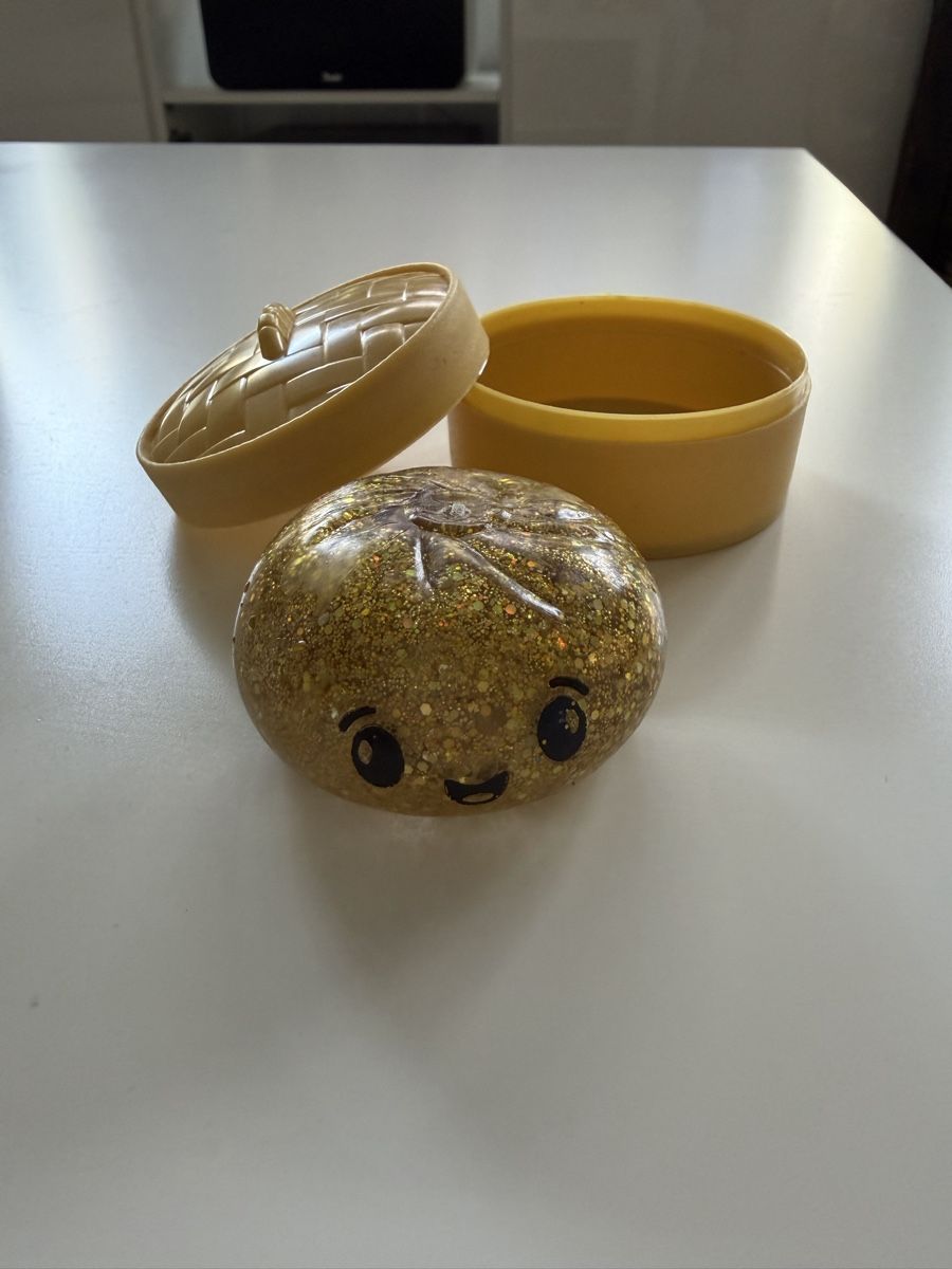 Figuren: Seltene Gold Glitter Mystery Dumpling – Neu (gemäss Beschreibung) aus Rümlang von laurasecondhand