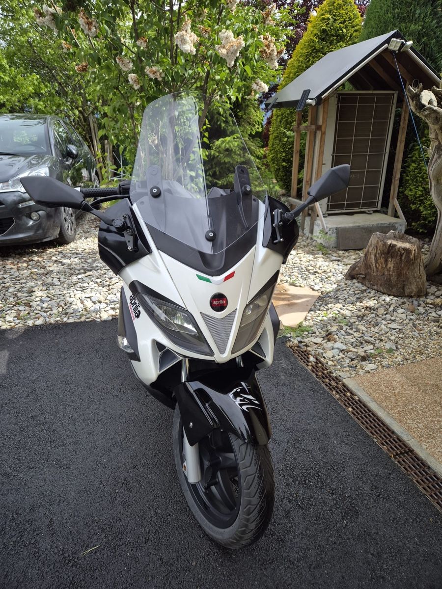 Aprilia Scooters: Aprilia sr max 300 – D'occasion à Savièse par san_6cgg 2