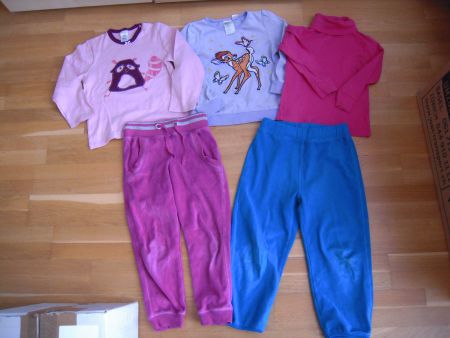 3 Pullover + 2 Trainerhosen Gr 98 104 ( H&M Calida, Disney )