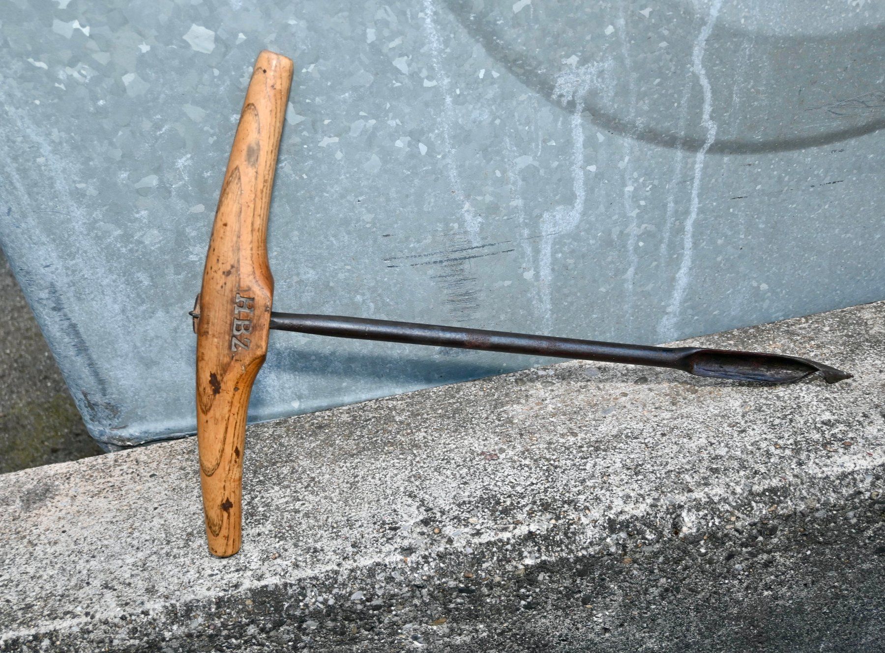 Tutti gli attrezzi: ANTIKER Handbohrer Länge 46cm punziert ANKER & 22 – Usato da Pfaffhausen venduto da mono_rec