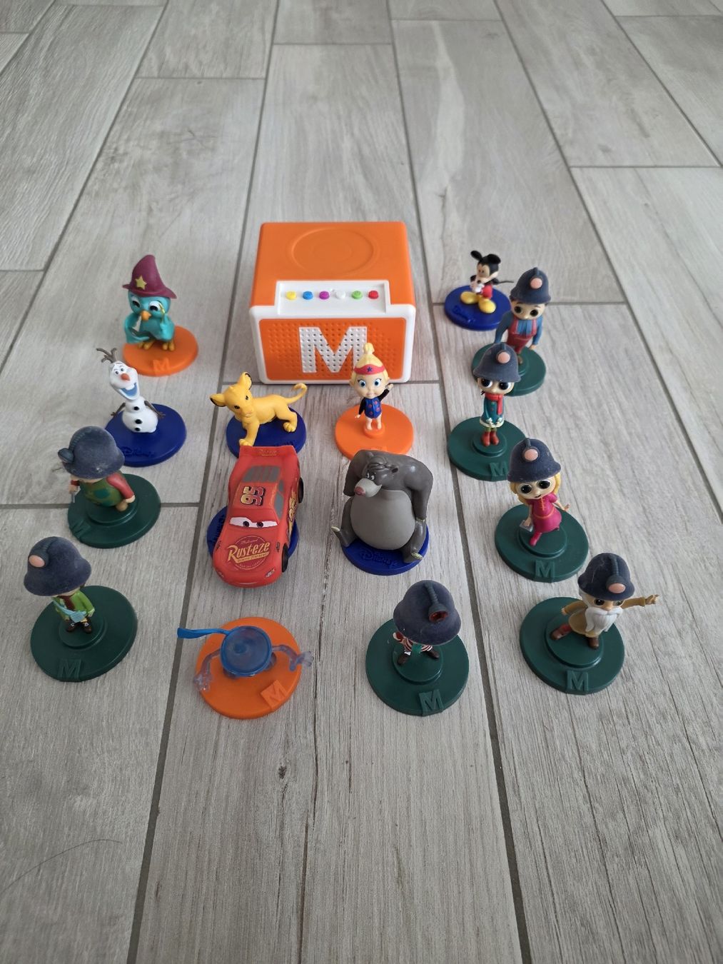 Migros Giocattoli: Migros Storybox mit Figuren  – Usato da Dorf venduto da Echo_Elements 1