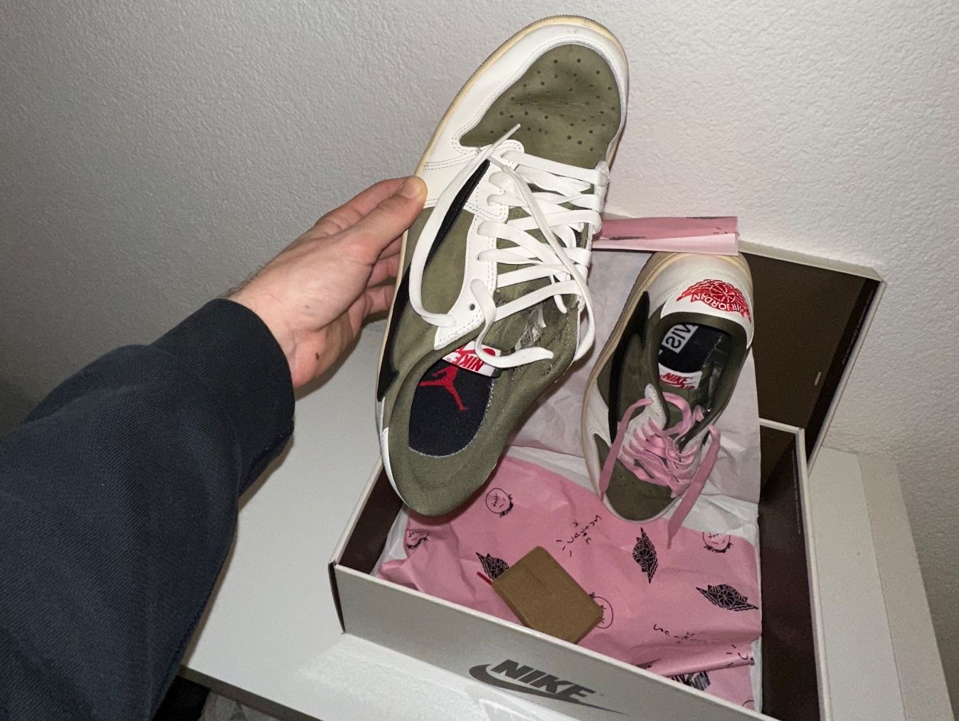 Nike Herrenschuhe: Jordan 1 Retro Low Travis Scott Reverse Medium Olive – Neu (gemäss Beschreibung) aus St. Gallen von mar_9ffx