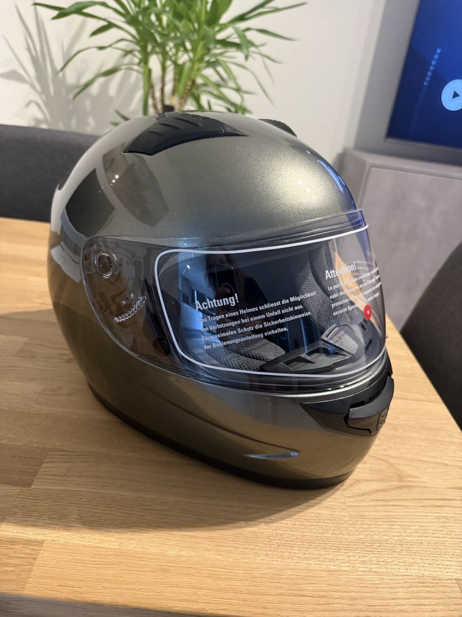Caschi & visiere: Casque de moto gris neuf - Taille M - Sécurité optimale – Nuovo e nell'imballaggio originale da Orvin venduto da rochacarla 1