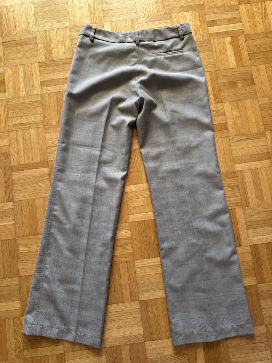 Sandro Pantaloni: Sandro Trousers Small – Usato da Fällanden venduto da emilyeheim 2