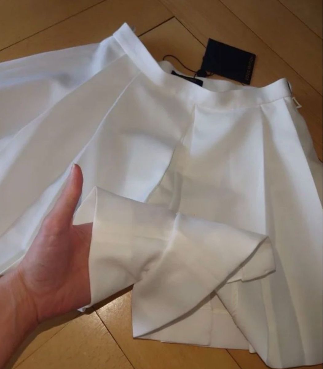 Louis Vuitton Pantaloni: LOUIS VUITTON SKORT FR38 - new unused!! – Nuovo (secondo la descrizione) da Baden venduto da agora_newgeneration 3