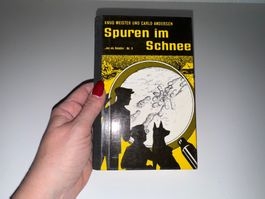BUCH: Spuren im Schnee