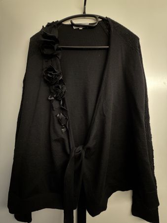 Anne Fontaine Wolle Jacke schwarz mit Blumen Gr. S-M gut