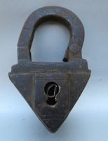 ANTIKES VORHÄNGESCHLOSS