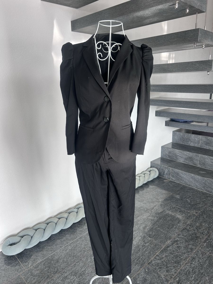 Sisley Completi & Tailleur: Ensemble tailleur noir élégant - Parfait pour l'automne – Usato da Courroux venduto da lan_5f9f