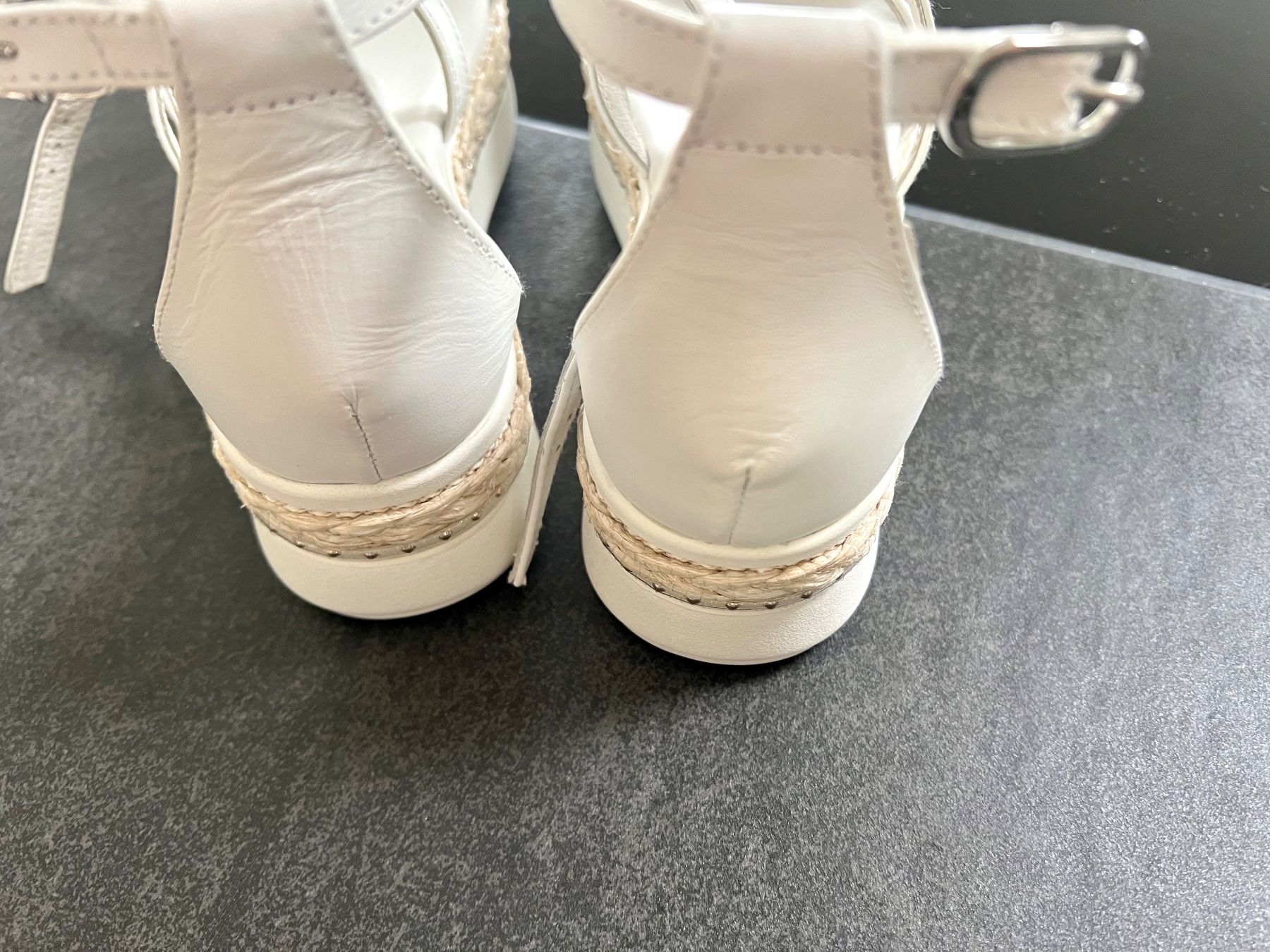 Scarpe da donna: Sandale NeroGiardini IT blanc en cuir T37 NEU – Usato da Porrentruy venduto da SYANKA 4