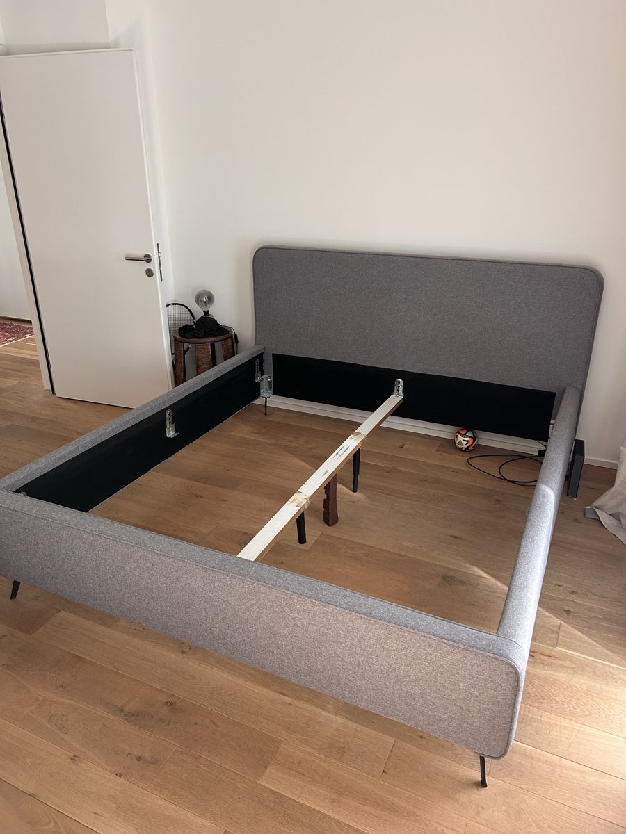 Lits: Bed frame,Grey color, 180x200 – D'occasion à Zürich par ppa_x79s 2