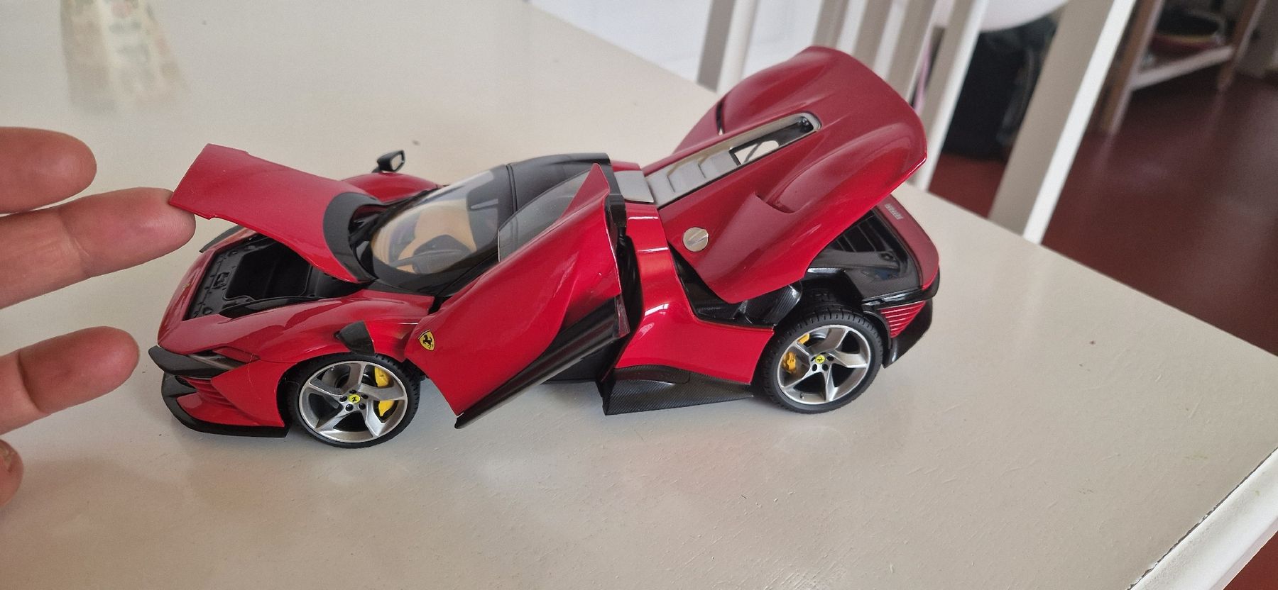 Bburago Modellini d'auto: Ferrari daytona SP3 – Nuovo (secondo la descrizione) da Burgdorf venduto da maj_swz8 1