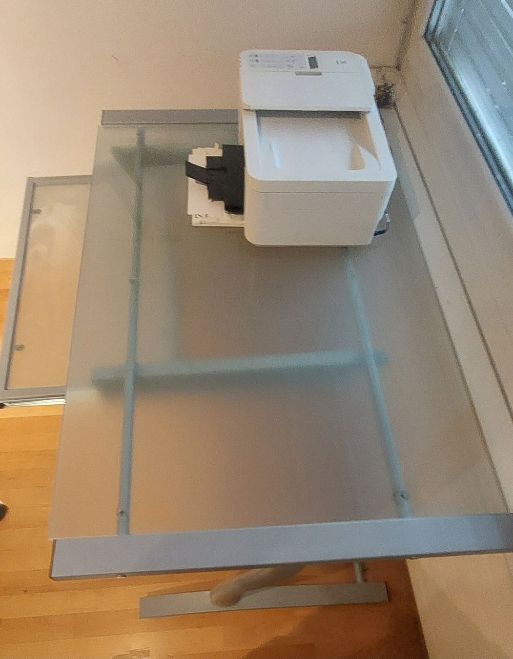 Scrivanie: Glas Tisch Gratis abzugeben – Usato da Wettswil venduto da ste_z6c6 1