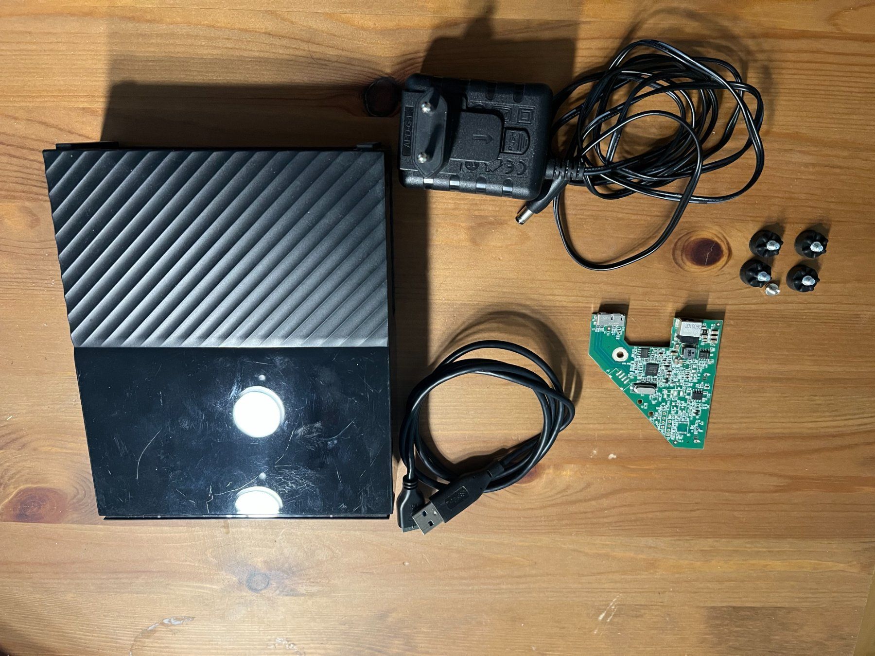 Western Digital Dischi rigidi: Verschiedene Festplattengehäuse WD MyBook & Elements – Usato da Wettswil venduto da pat_m77l 1